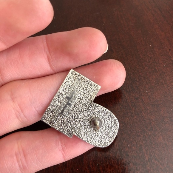 Vintage McDonald's London Guard Pin - Picture 2 of 2